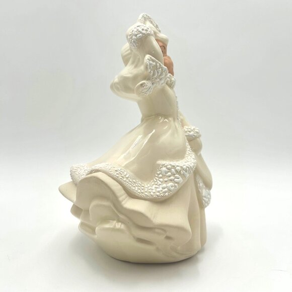 Vintage Ceramic Atlantic Mold Caroler With Tone on Tone Ivory Flowing Dress & Sc - Picture 4 of 6